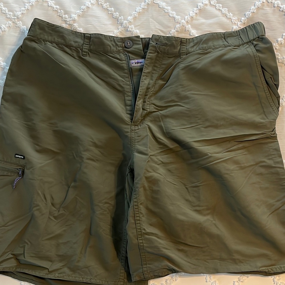 Men’s size XXL light weight green Patagonia shorts.